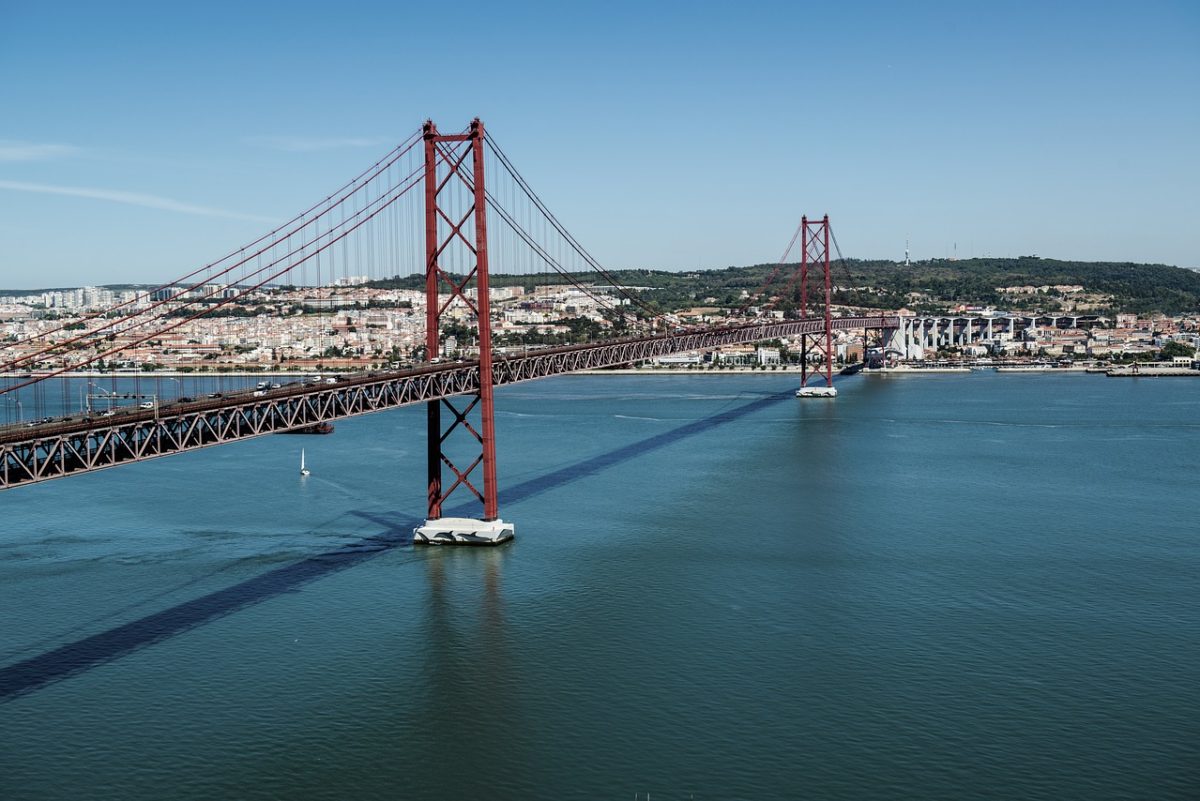 25 april bron i Lissabon Portugal